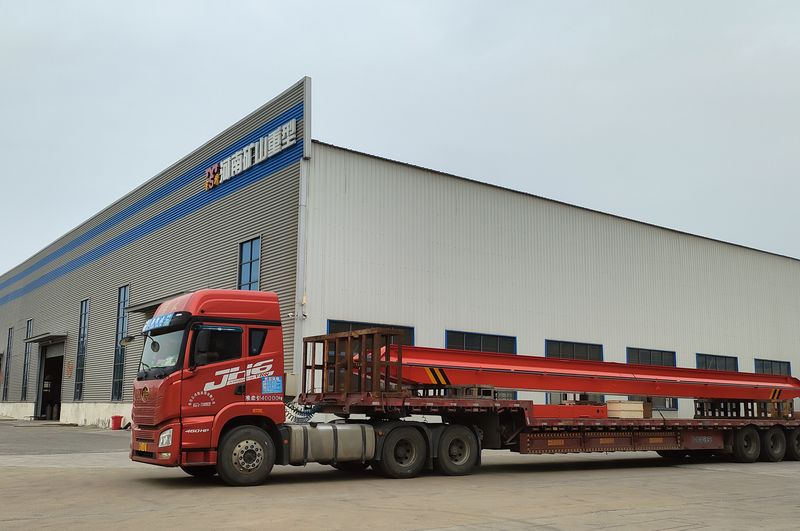 電動(dòng)單梁起重機(jī)3臺(tái) LD5t—16.8m LD3t—16.5m /2臺(tái) 制作完成，發(fā)往江西南昌交付客戶使用。